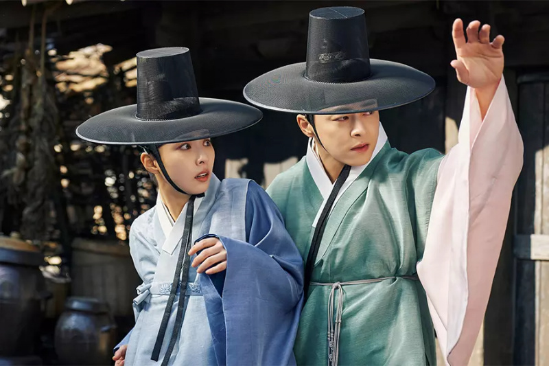 Jo Jung Suk protege carismáticamente a Shin Se Kyung de las amenazas en “Captivating The King”