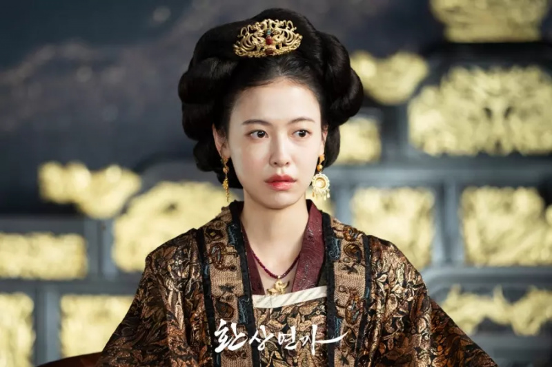 Ji Woo è la moglie ferocemente ambiziosa di Park Ji Hoon in 'Love Song For Illusion'