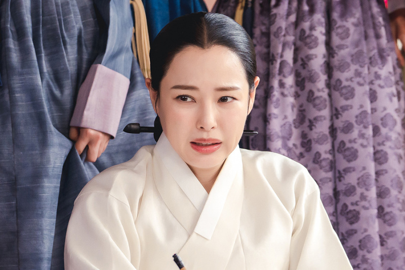 Honey Lee joutuu pettymään valehtelemisesta piirustustaidoistaan ​​uudessa draamassa 'Knight Flower'