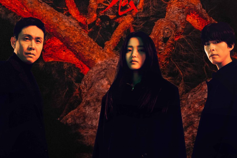 Kim Tae Ri, Oh Jung Se og Hong Kyung sender skremmende blikk på plakaten for nytt okkult drama «Revenant»