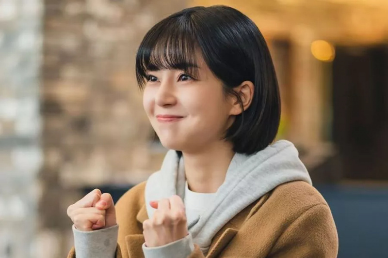 Baek Jin Hee הופך לטירון עולה בעולם ההרצאות המקוונות בדרמה חדשה של סוף שבוע