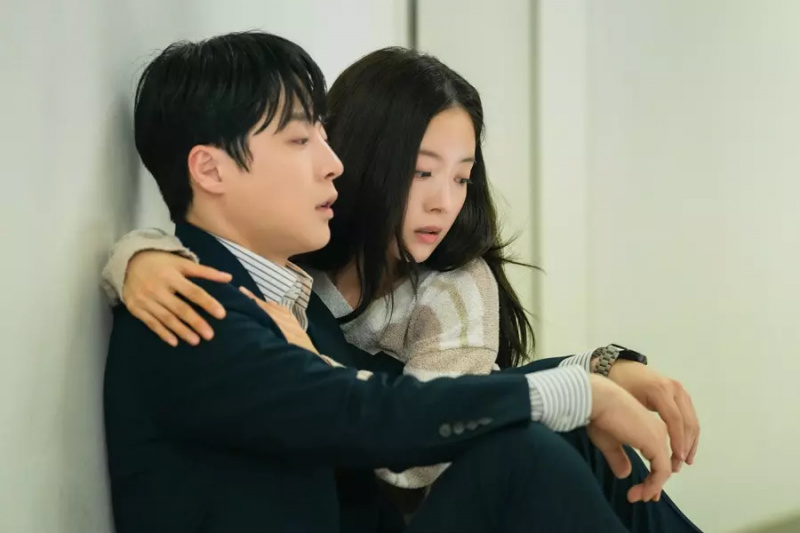 Lee Se Young abraça Bae In Hyuk quando ele tem dificuldade para respirar em “A história do contrato de casamento de Park”