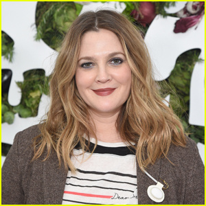 Drew Barrymore diventa sincero con il padre's Day: 'Somehow I Have Zero Baggage Or Dad Issues'