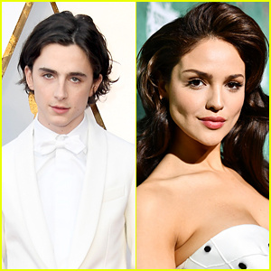 Timothee Chalamet اور Eiza Gonzalez Cabo San Lucas میں بوسہ لیتے ہوئے دیکھا! | ایزا گونزالیز، تیموتھی چالمیٹ