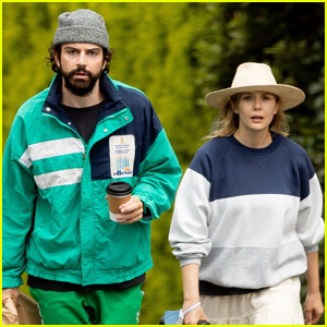 Elizabeth Olsen ve Erkek Arkadaşı Robbie Arnett Gitmek İçin Öğle Yemeğini Aldı