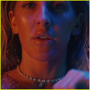 Ellie Goulding 发布音乐视频'Love I'm Given' - Watch!