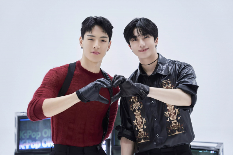 独家：MONSTA X 的 Shownu X Hyungwon 谈论展望 2PM 以及他们为 Spotify 的 K-Pop ON 翻唱的《I Hate You》！第一次暗恋活动
