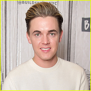 Jesse McCartney kiadta az új kislemezt, a „Friends”-t a „Maszked Singer” fináléja előtt – Figyelj! | Először hallgass, Jesse McCartney, Zene
