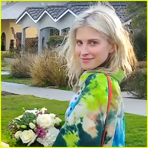 Hayley Williams 'My Friend'de Arkadaşlarını Anıyor – Şarkı Sözlerini Okuyun ve Dinleyin! | İlk Dinle, Hayley Williams, Müzik