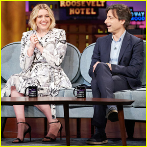 Greta Gerwig กล่าวว่า Mariska Hargitay ช่วยเธอผ่านการตั้งครรภ์ของเธอ! | เกรตา เกอร์วิก, โนอาห์ บอมบัค
