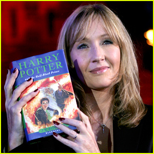 J.K. Rowling se lansează'Harry Potter at Home' to Entertain Families While Social Distancing