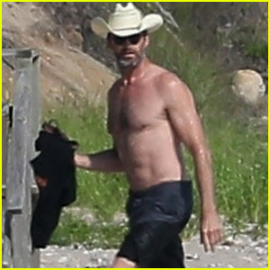 Hugh Jackman läheb Hamptonsi rannas särgita | Hugh Jackman, särgita
