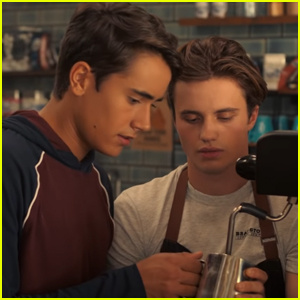 Hulu lanza el primer vistazo a la serie derivada de 'Love, Simon' 'Love, Victor' - ¡Mira ahora! | hulu, Love Simon, Love Victor, Michael Cimino, Tráiler