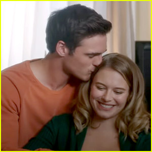  Jacob Elordi tvrdo prepadá Tierovi Skovbye'2 Hearts' Movie Trailer - Watch Now!