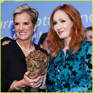 J.K. Rowling devolve prêmio da família Kennedy após ser criticada por Kerry Kennedy | JK Rowling, Kerry Kennedy