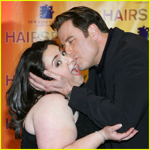 Hairsprays Nikki Blonsky avslører at hun sendte tekst til John Travolta før hun kom ut som homofil | John Travolta, Nikki Blonsky