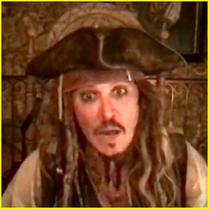 Johnny Depp macht virtuellen Besuch bei Kindern's Hospital as Captain Jack Sparrow!