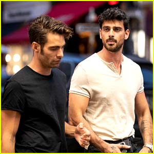 365 يوما's Michele Morrone Hangs Out with Model Jon Kortajarena in Paris (Photos)