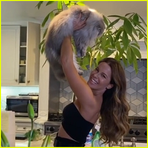 Kate Beckinsale Mencipta Semula'Dirty Dancing' Lift with Her Cat for Her Birthday - Watch!