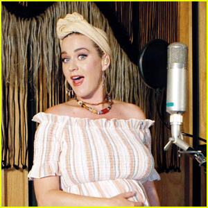 Katy Perry vorbește despre „coasterul emoțional” al rămânerii însărcinate într-o pandemie | Katy Perry, vedete însărcinate