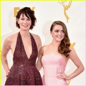 نجمتا 'Game of Thrones' Lena Headey و Maisie Williams Reunite في الفيديو الموسيقي Miracle 'Miracle'! | لينا هيدي ، ماديون ، مايسي ويليامز ، موسيقى ، فيديو