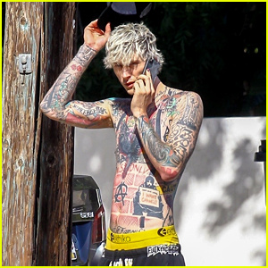 Machine Gun Kelly viser frem fullstendig tatovert overkropp mens han er uten overkropp | Machine Gun Kelly, skjorteløs