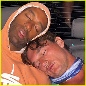 Tyler Cameron partage un joli message pour lui'Snuggle Buddy,' New 'Bachelor' Matt James!