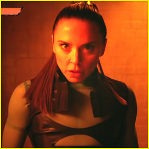מלאני סי חוזרת עם 'Blame It On Me' - צפה בקליפ בהשראת 'Street Fighter' וקרא את המילים! | מלאני סי, מוזיקה, וידאו