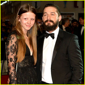 Nagkabalikan na ba sina Shia LaBeouf at Ex-Wife Mia Goth?