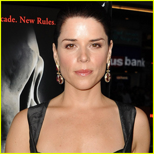 Neve Campbell potwierdza, że's 'Having Conversations' About 'Scream 5'!