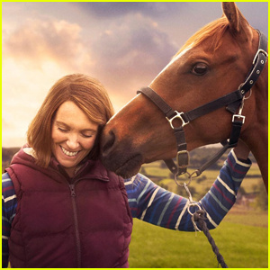 Η Toni Collette πρωταγωνιστεί'Dream Horse' Trailer - Watch Now!