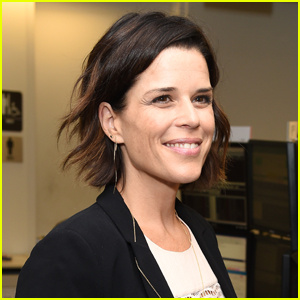Neve Campbell يعود رسميًا لـ 'Scream 5 ′ | أفلام ، نيف كامبل ، سكريم