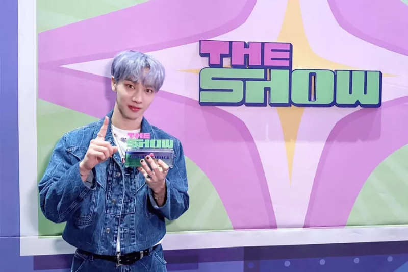 İzleyin: Highlight'tan Lee Gikwang, 'Predator' İle 'The Show'da Şimdiye Kadarki 1. Tekli Galibiyetini Aldı; Kep1er, TEMPEST ve Daha Fazlasından Performanslar