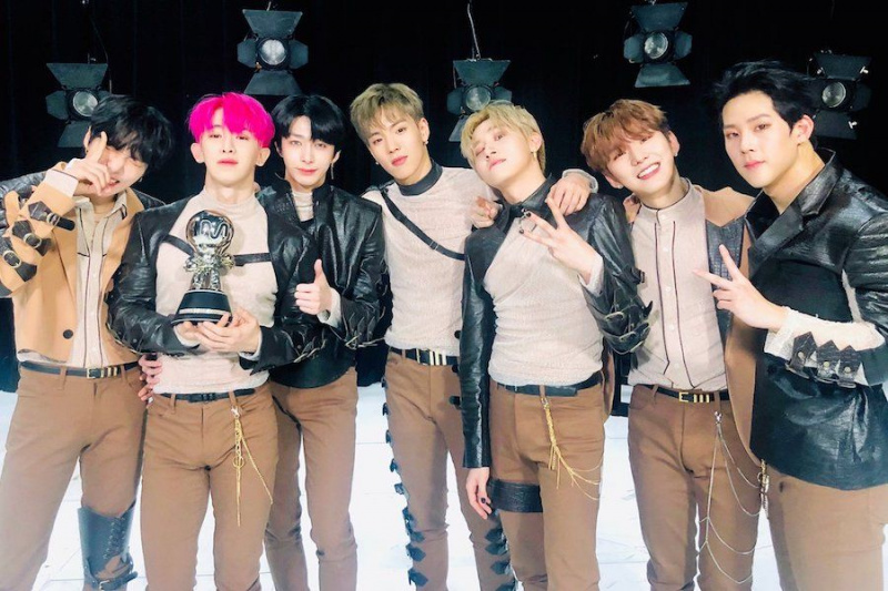 دیکھیں: MONSTA X نے 'M Countdown' پر 'Alligator' کے لیے تیسری جیت حاصل کی۔ ITZY، Ha Sung Woon اور مزید کی پرفارمنس