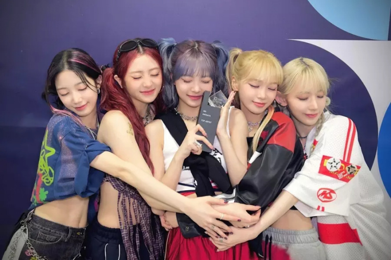 見る: LE SSERAFIM が「人気歌謡」で「EASY」で 5 回目の優勝を獲得。 TWICE、NCTのテヨンなどによるパフォーマンス