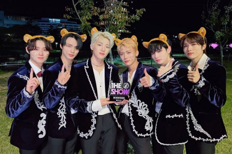 Ansehen: DKZ holt mit „Uh-Heung“ den tränenreichen ersten Sieg bei „The Show“; Auftritte von ONEUS, Dreamcatcher, Kep1er und mehr