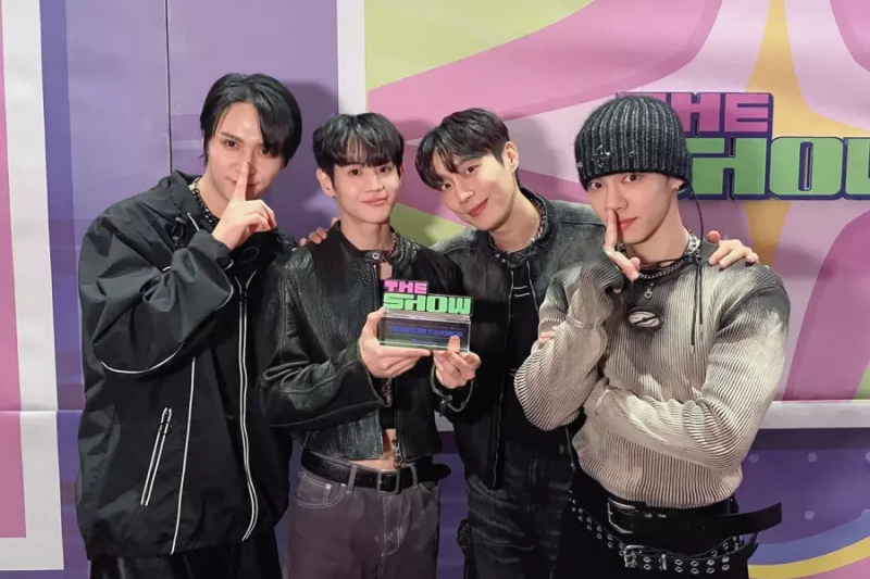 Дивіться: HIGHLIGHT отримує першу перемогу за «BODY» на «The Show»; Виступи YooA з OH MY GIRL, TEMPEST та інших