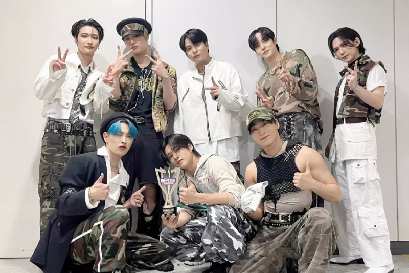 Гледайте: ATEEZ печели 2-ра победа за „BOUNCY (K-HOT CHILLI PEPERS)“ в „Show Champion“; Изпълнения от fromis_9 и други