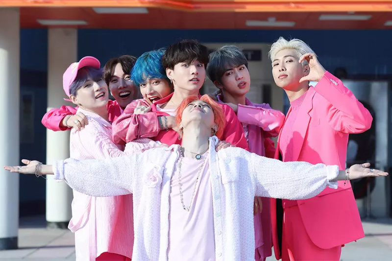 „Boy With Luv” de la BTS devine al doilea MV K-Pop Boy Group care depășește 1,7 miliarde de vizualizări