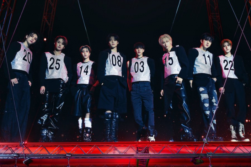Stray Kids oznamuje „5hvězdičkové turné Dome 2023“ a novou světelnou tyč