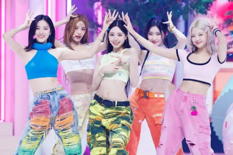 بل بورڈ 200 پر 5 البمز ڈیبیو کرنے کے لیے ITZY تاریخ کا دوسرا K-Pop گرل گروپ بن گیا