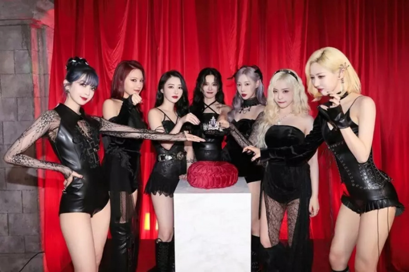 Dreamcatcher đứng đầu bảng xếp hạng iTunes trên toàn thế giới với “VillainS”