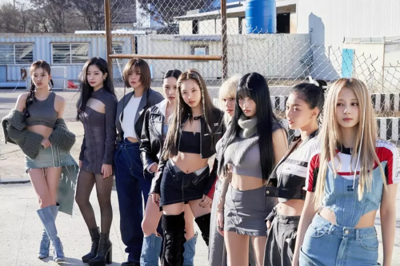 „READY TO BE“ von TWICE ist ihr zweites Album, das 3 Wochen in den Top 30 der Billboard 200 landet
