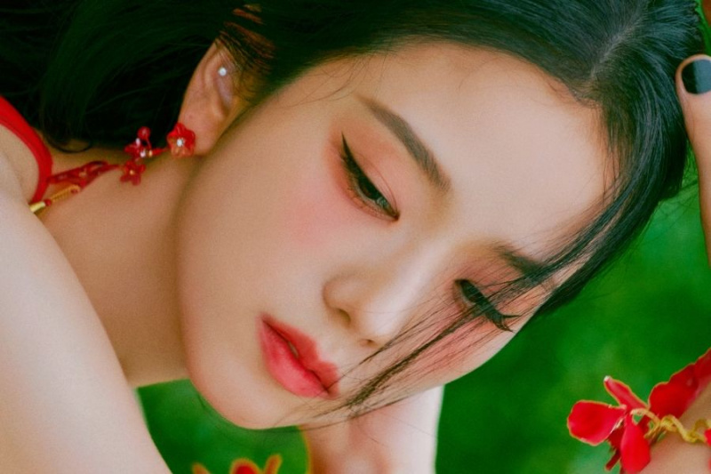 Jisoo з BLACKPINK побила рекорд за кількістю попередніх замовлень, досягнутих будь-якою солісткою в історії