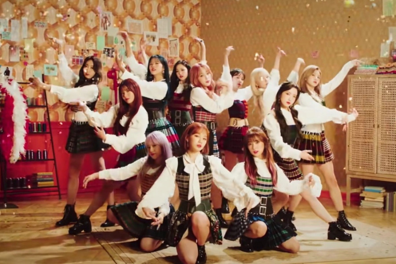 أصبحت أغنية 'FIESTA' لفرقة IZ * ONE ثاني فيديو موسيقي لها لتتجاوز 100 مليون مشاهدة