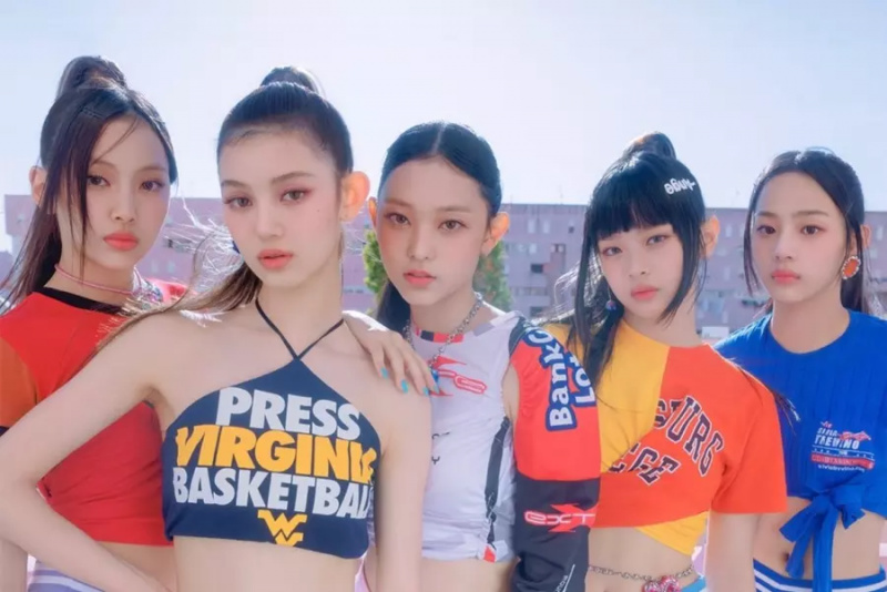 NewJeans Mencapai Peringkat Tertinggi Mereka di Hot 100 Billboard Saat 'Super Shy' Naik Ke Puncak Baru