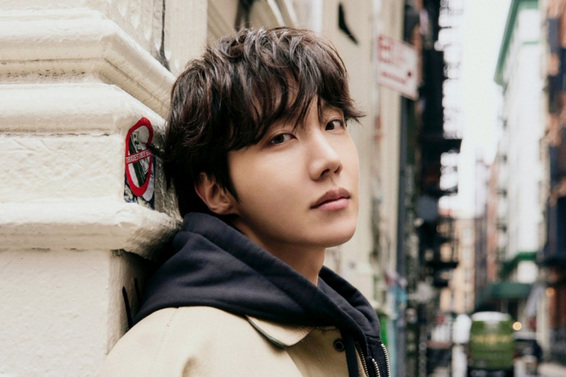 방탄소년단 제이홉, '온 더 스트리트'로 빌보드 핫 100서 솔로 최고 순위 달성