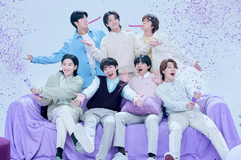 Skladba „Take Two“ od BTS se stala jejich druhou písní skupiny, která debutovala na 1. místě globálního žebříčku Spotify