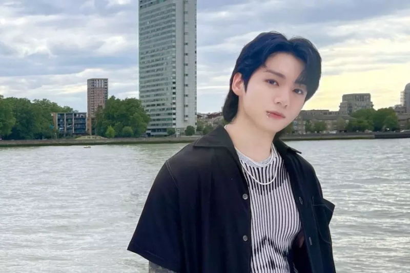 A BTS-től származó Jungkook rekordot döntött az Egyesült Királyság hivatalos kislemezlistáján, mivel „Seven” a második hetét a Top 15-ben töltötte