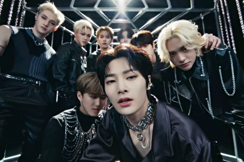 Stray Kids'in 'VENOM'u 100 Milyon İzlenmeye Ulaşan 13. Grup MV'si Oldu